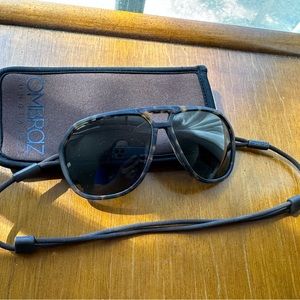OMBRAZ Classic Polarized Armless Sunglasses in Tortoise